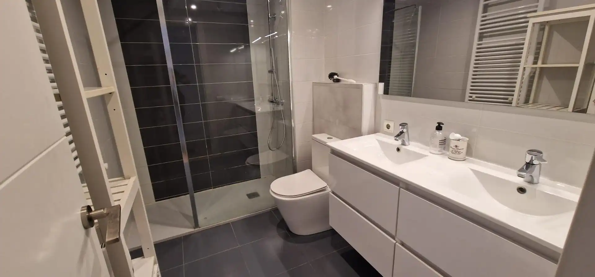 Bathroom of Flat for rent in Mislata  with Air Conditioner and Balcony
