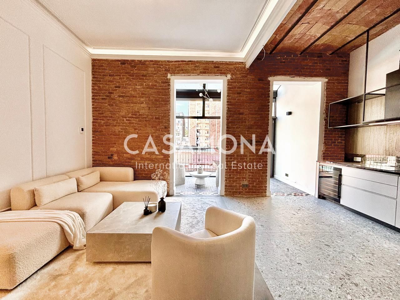 Exterior view of Apartment for sale in  Barcelona Capital  with Air Conditioner and Terrace
