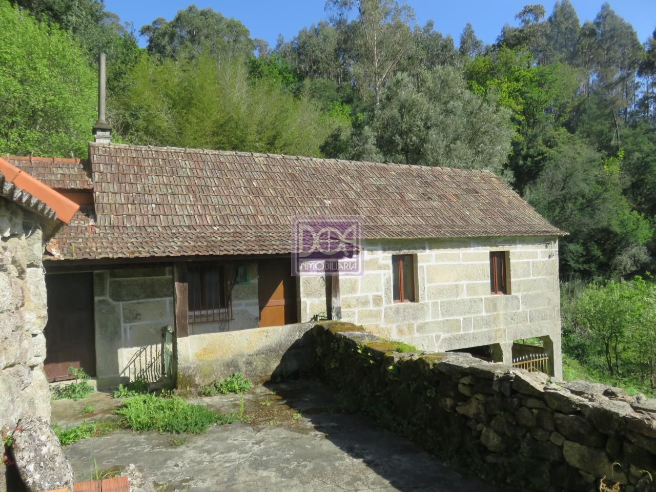 Vista exterior de Casa o xalet en venda en Covelo amb Jardí privat