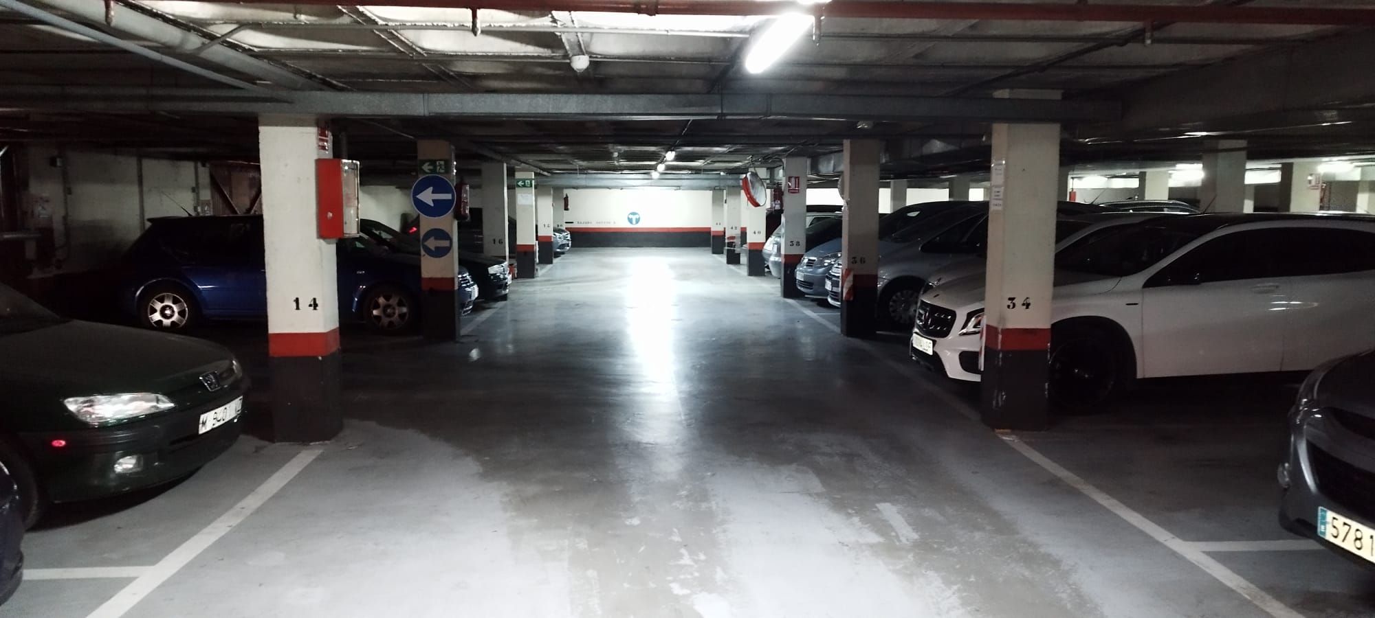 Aparcament de Garatge en venda en Leganés amb Alarma
