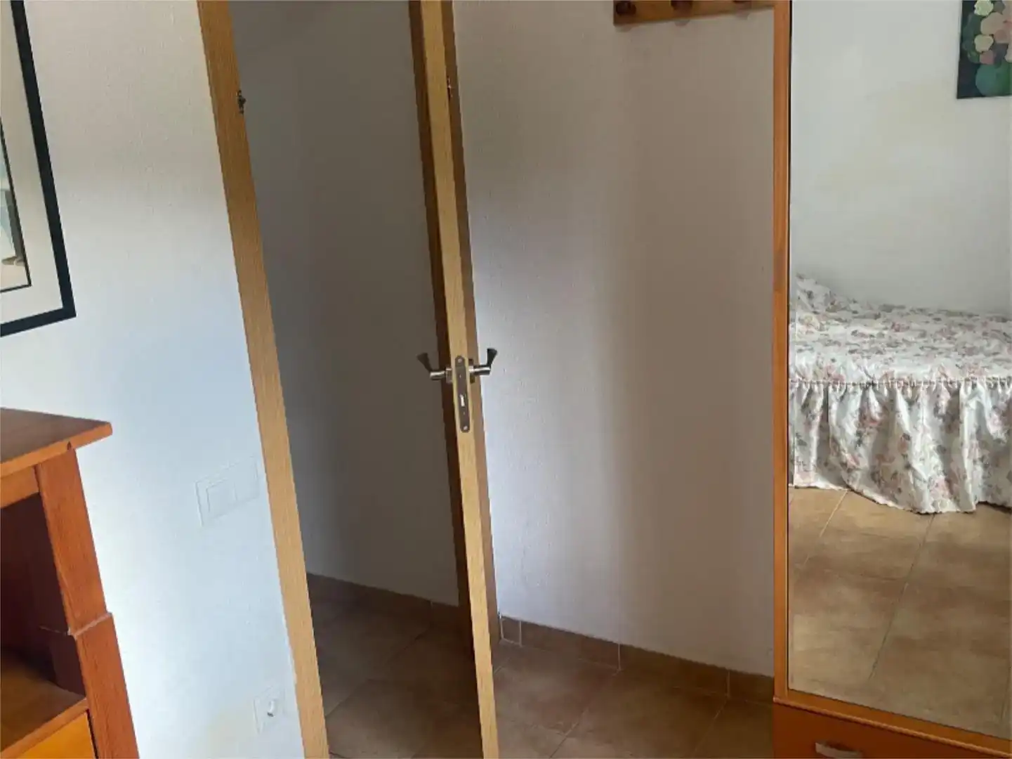 Habitación de Casa o chalet para compartir en Canyelles con Jardín privado y Amueblado