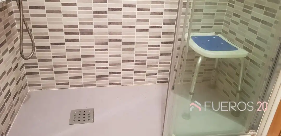 Badezimmer von Wohnung zum Verkauf in Noja mit Heizung, Privatgarten und Terrasse