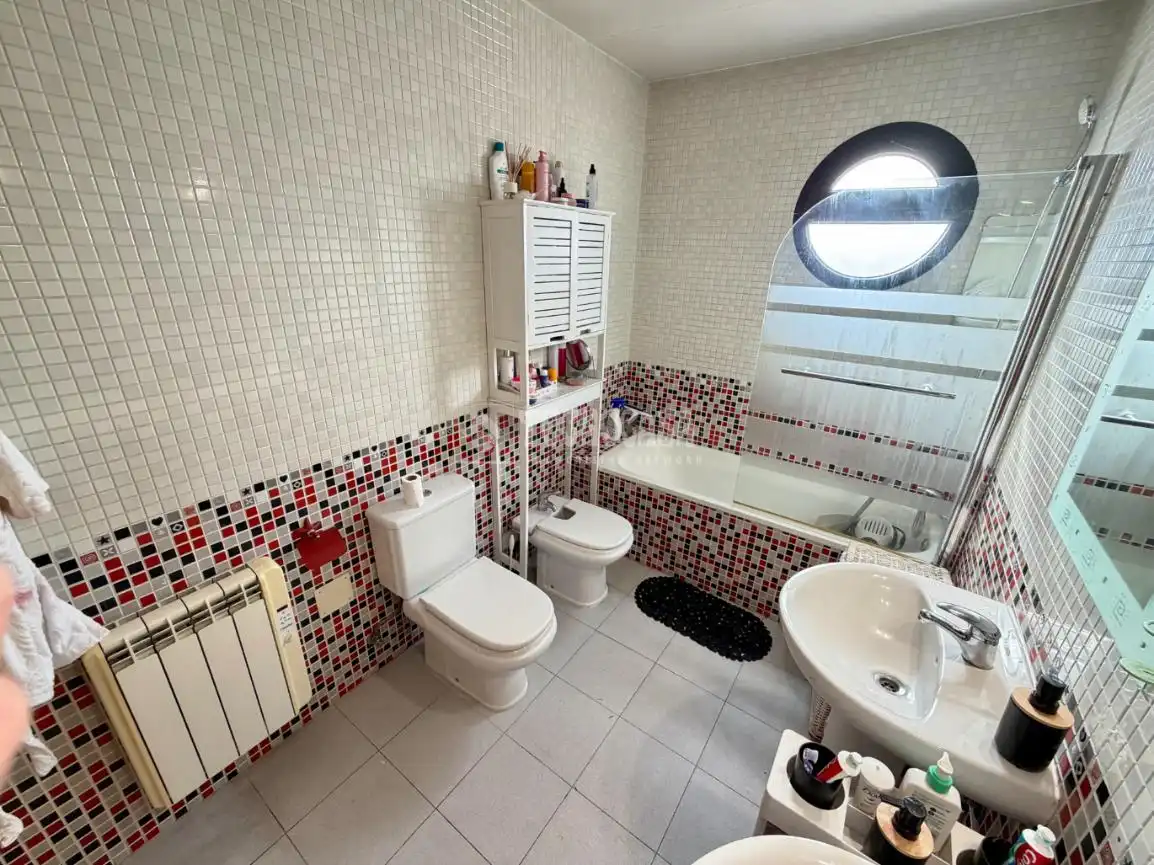 Baño de Casa o chalet en venta en Serracines con Calefacción y Jardín privado