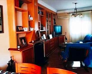 Sala d'estar de Casa adosada en venda en Cáceres Capital amb Aire condicionat, Calefacció i Traster