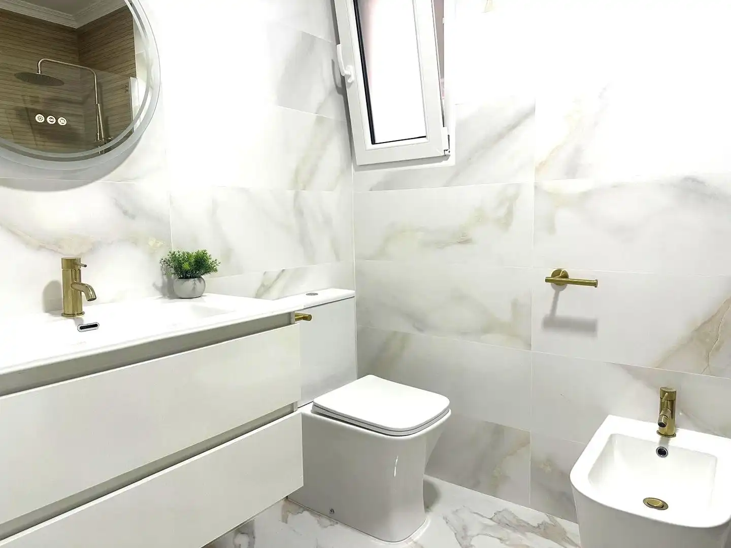 Bathroom of Flat for sale in Elche / Elx  with Air Conditioner, Furnished and Balcony