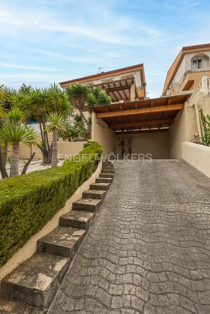 Vista exterior de Casa adosada en venda en Gandia amb Aire condicionat, Calefacció i Jardí privat