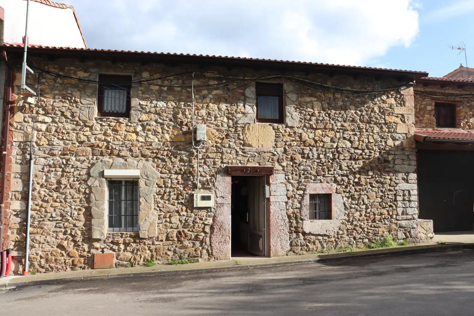 Vista exterior de Finca rústica en venta en La Robla  con Calefacción