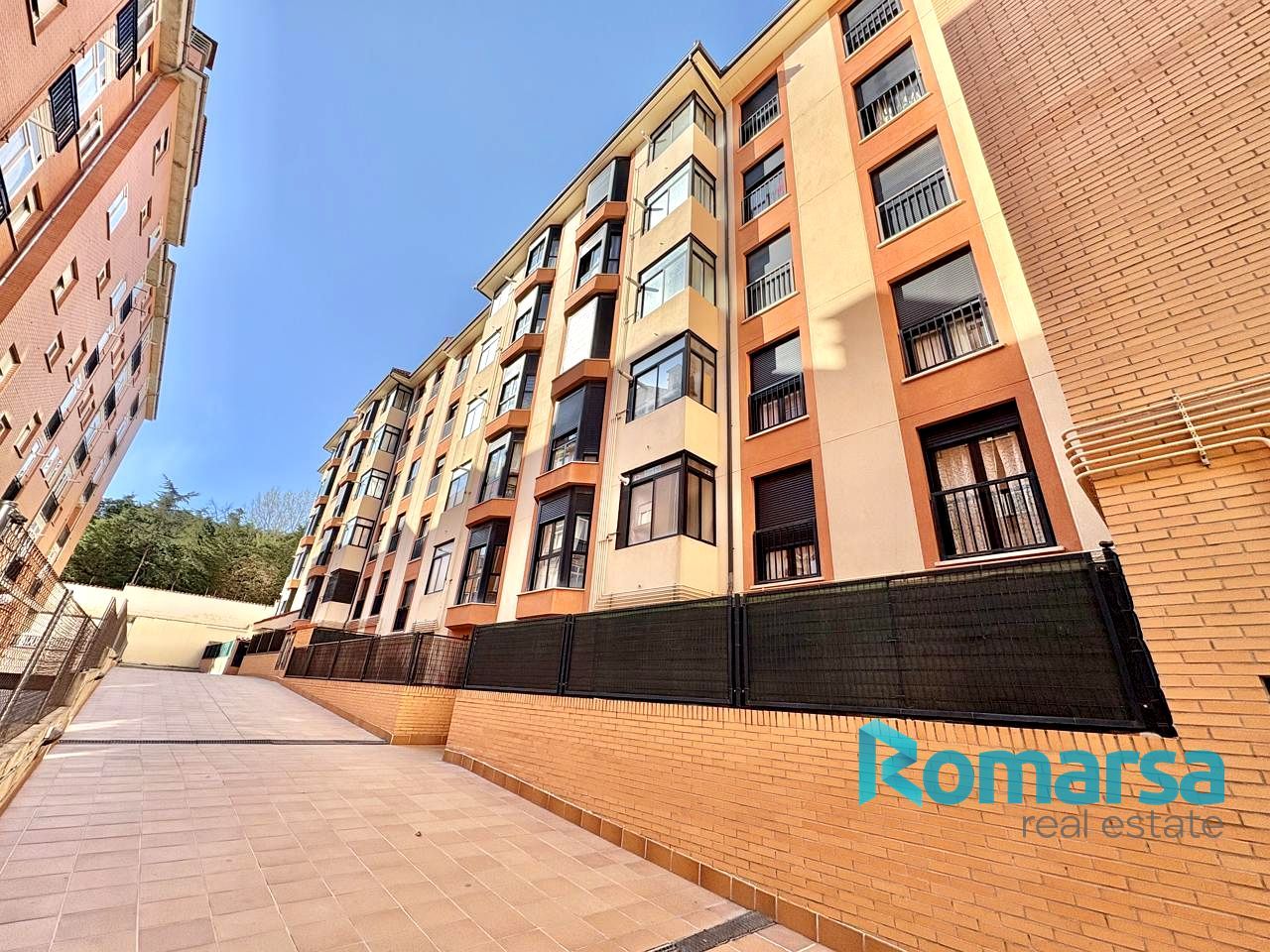 Vista exterior de Piso en venta en Ávila Capital con Calefacción, Terraza y Amueblado