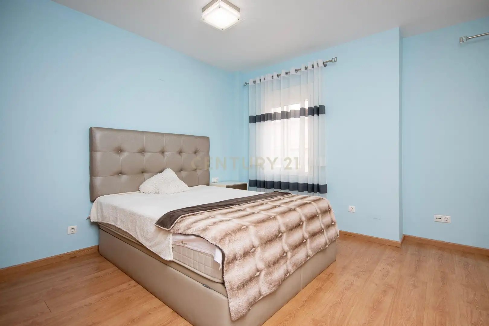 Habitación de Casa adosada en venta en Alicante / Alacant con Aire acondicionado, Balcón y Piscina comunitaria