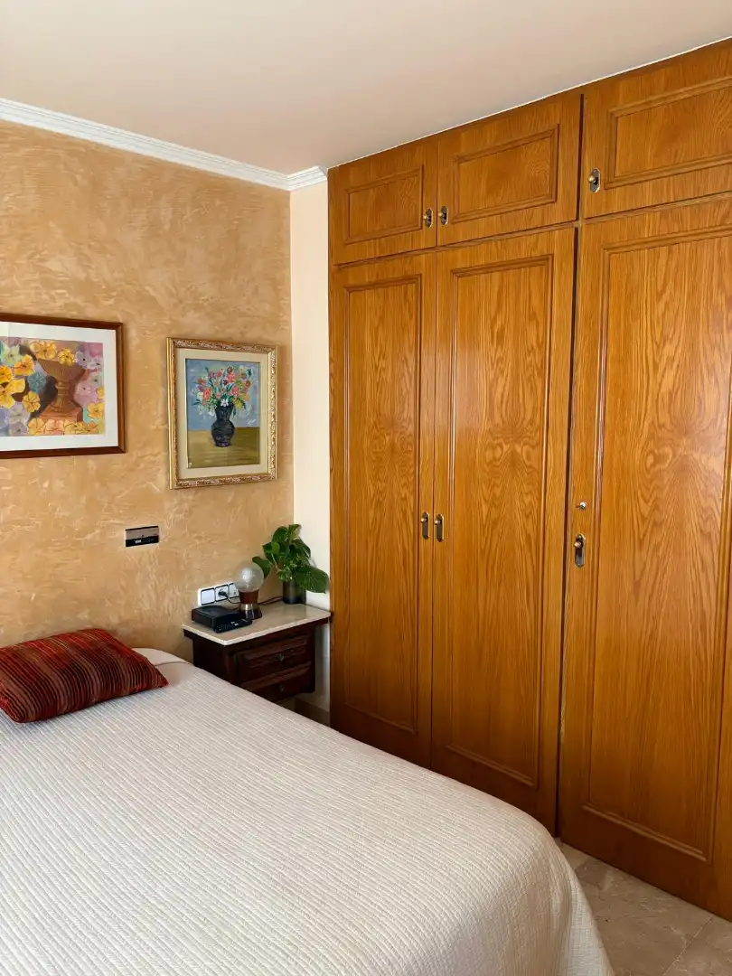 Habitación de Casa adosada en venta en Barcelona con Aire acondicionado, Calefacción y Jardín privado