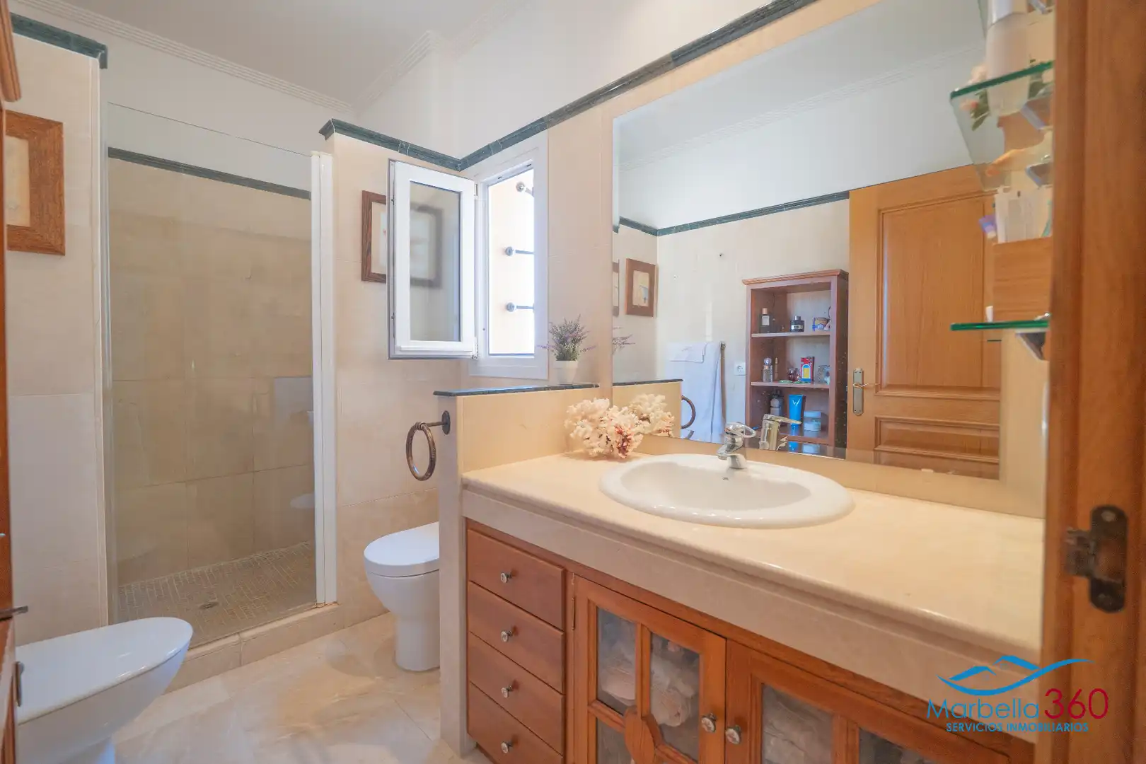 Baño de Casa adosada en venta en Marbella con Aire acondicionado, Calefacción y Jardín privado