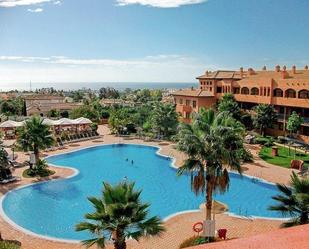 Vista exterior de Apartament en venda en Estepona amb Aire condicionat i Terrassa