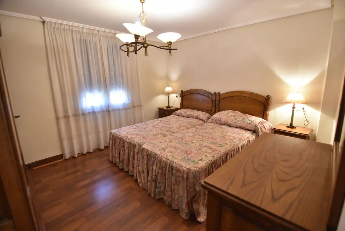Schlafzimmer von Wohnung zum Verkauf in Bergara mit Heizung, Möbliert und Balkon