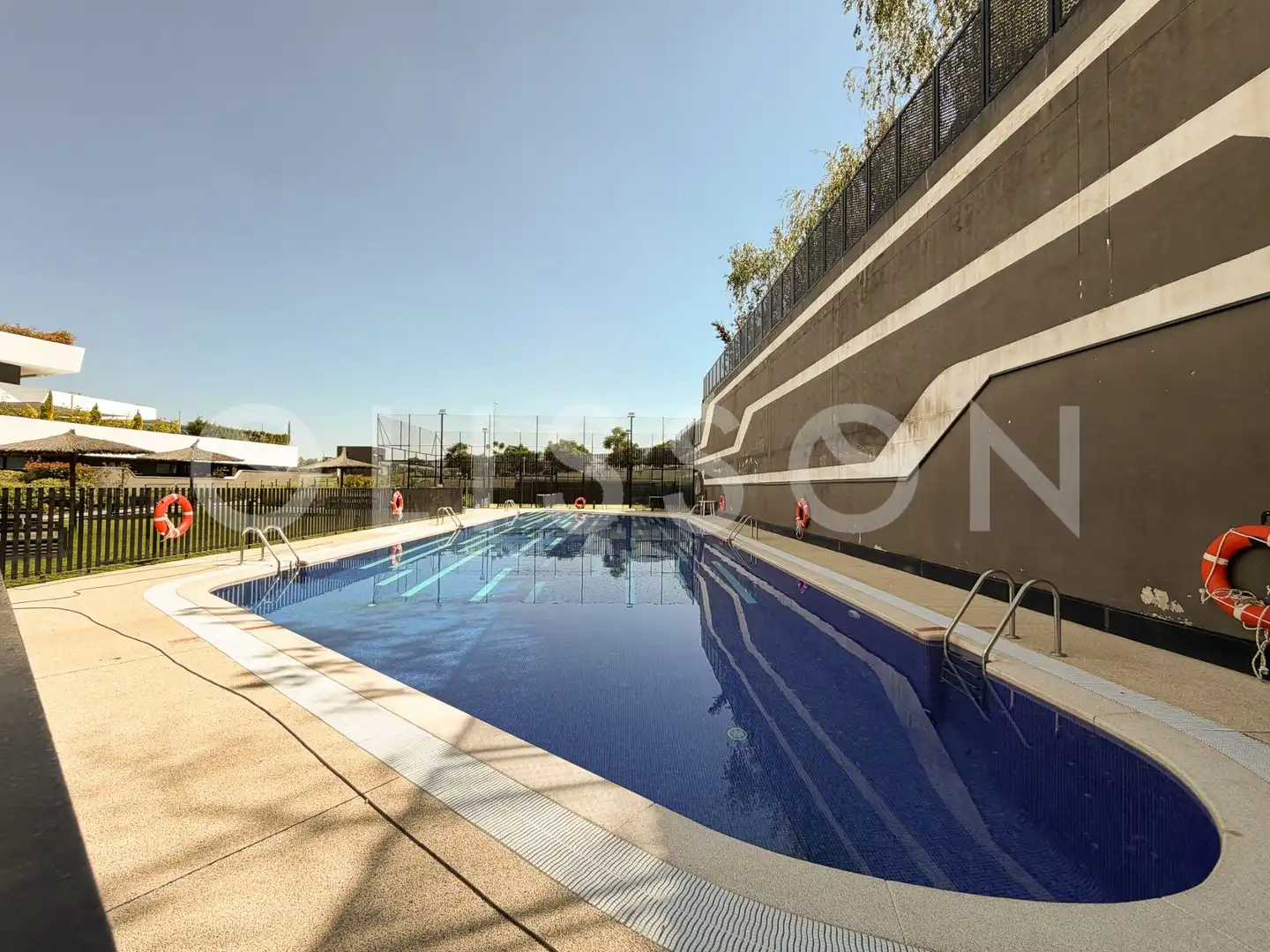 Swimming pool of Flat for sale in Madrid  with Air Conditioner, Heating and Terrace