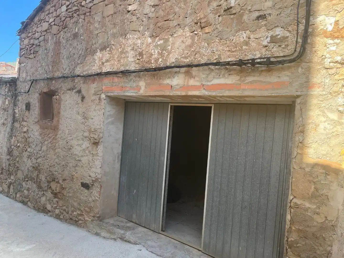 Casa adosada en venda en Alpuente amb Balcó