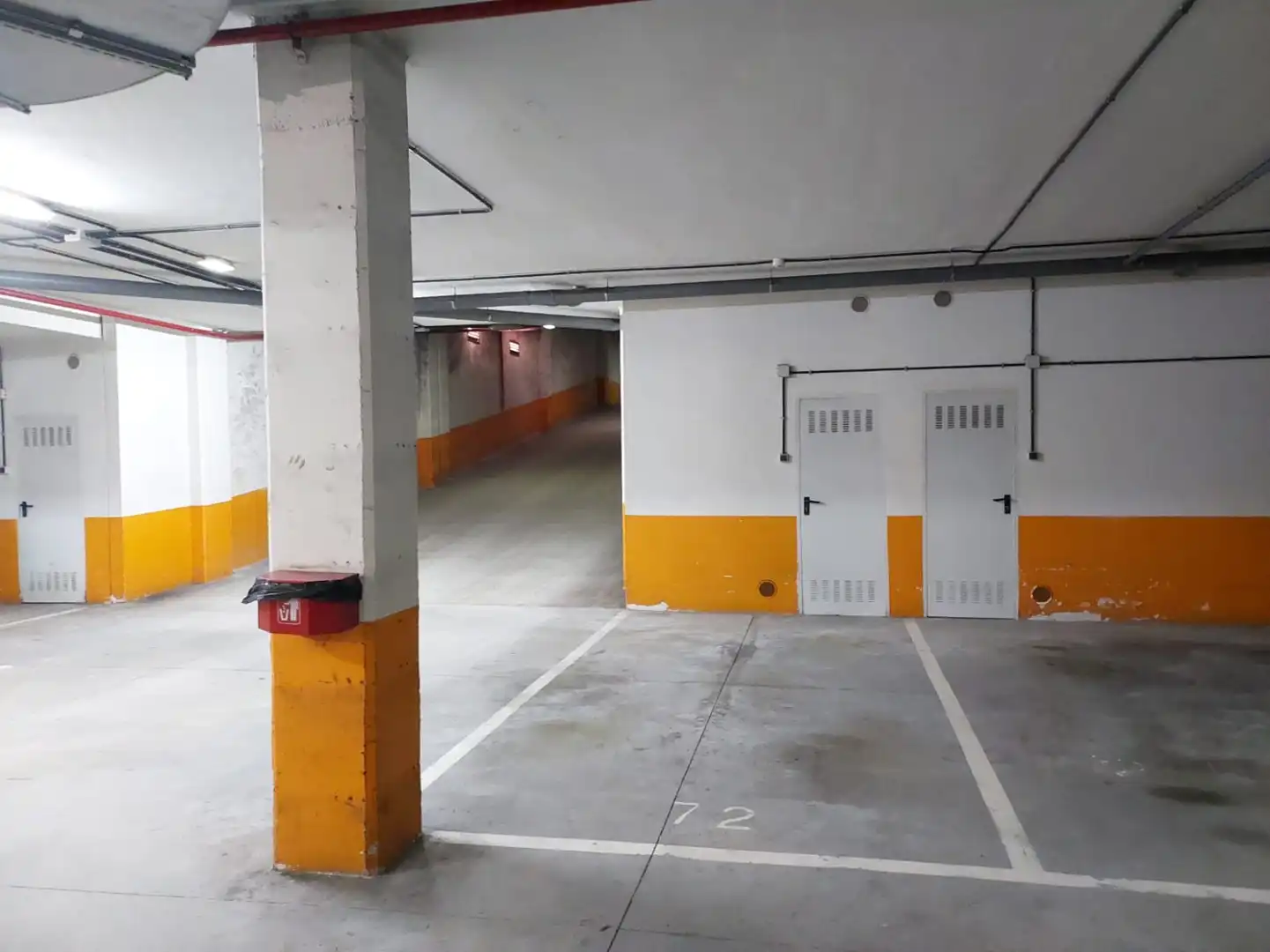 Parking de Piso de alquiler en Gijón  con Calefacción, Jardín privado y Parquet