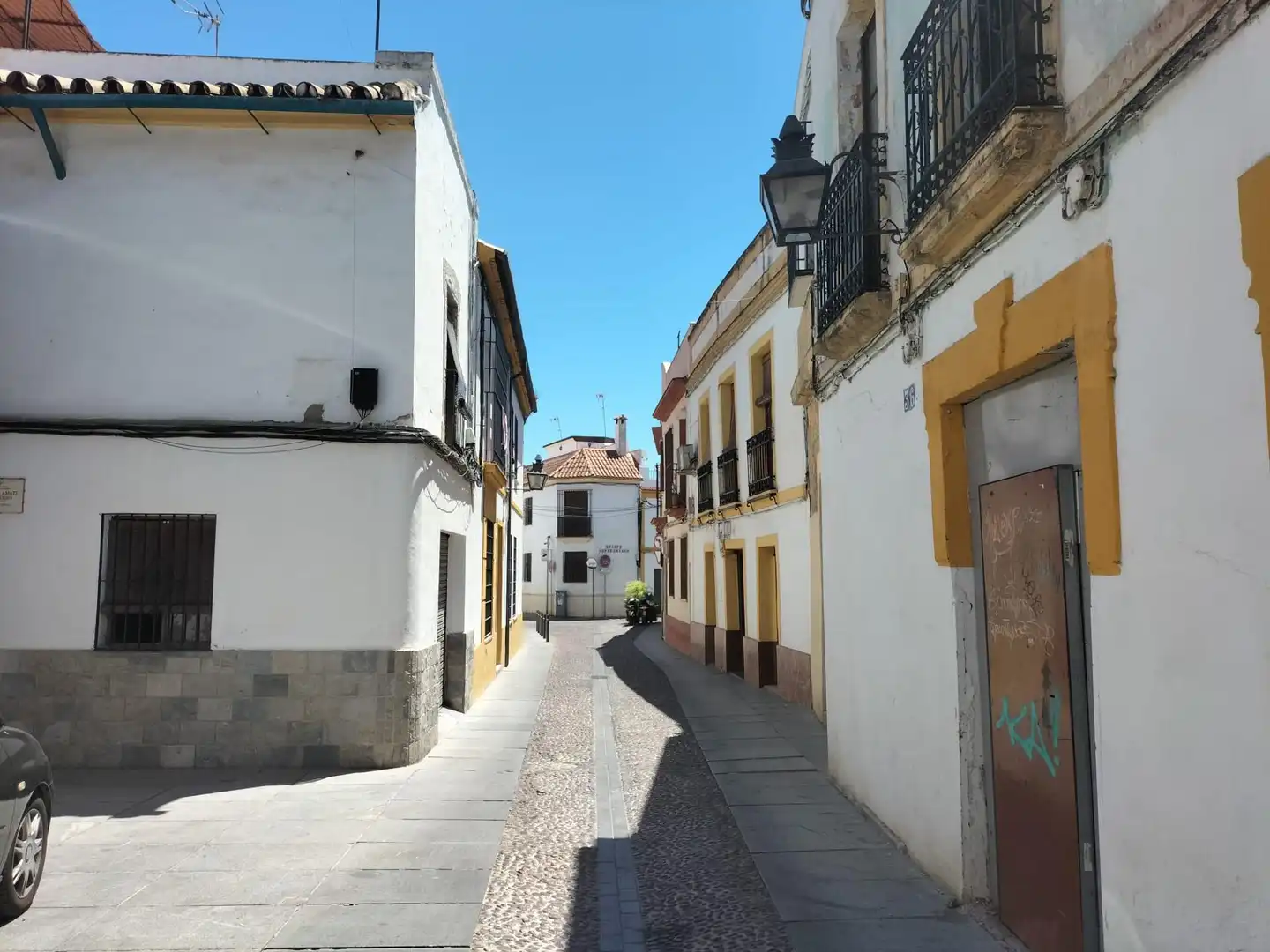 Vista exterior de Edificio en venta en Córdoba