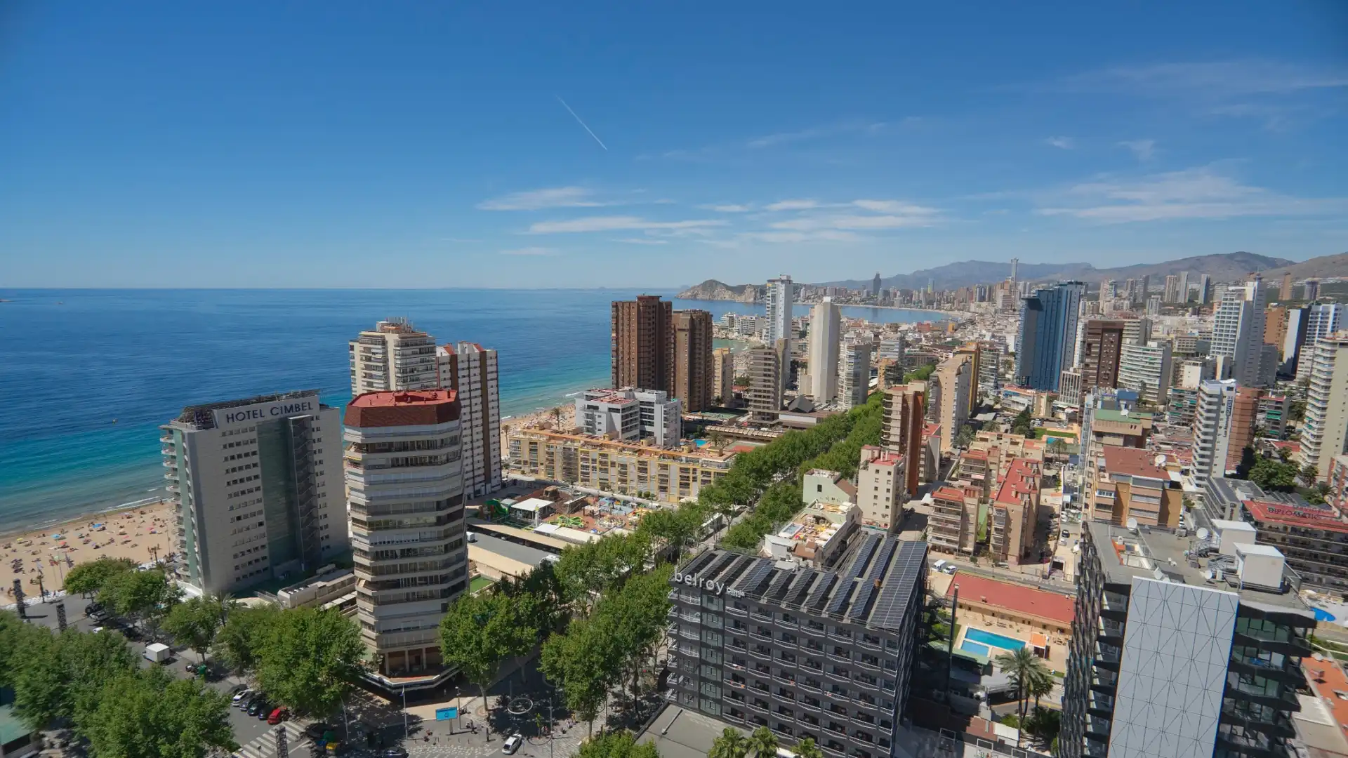 Vista exterior de Àtic en venda en Benidorm amb Piscina, Moblat i Jacuzzi