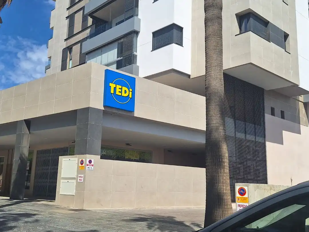 Vista exterior de Piso en venta en Los Ángeles - Cruz de Caravaca