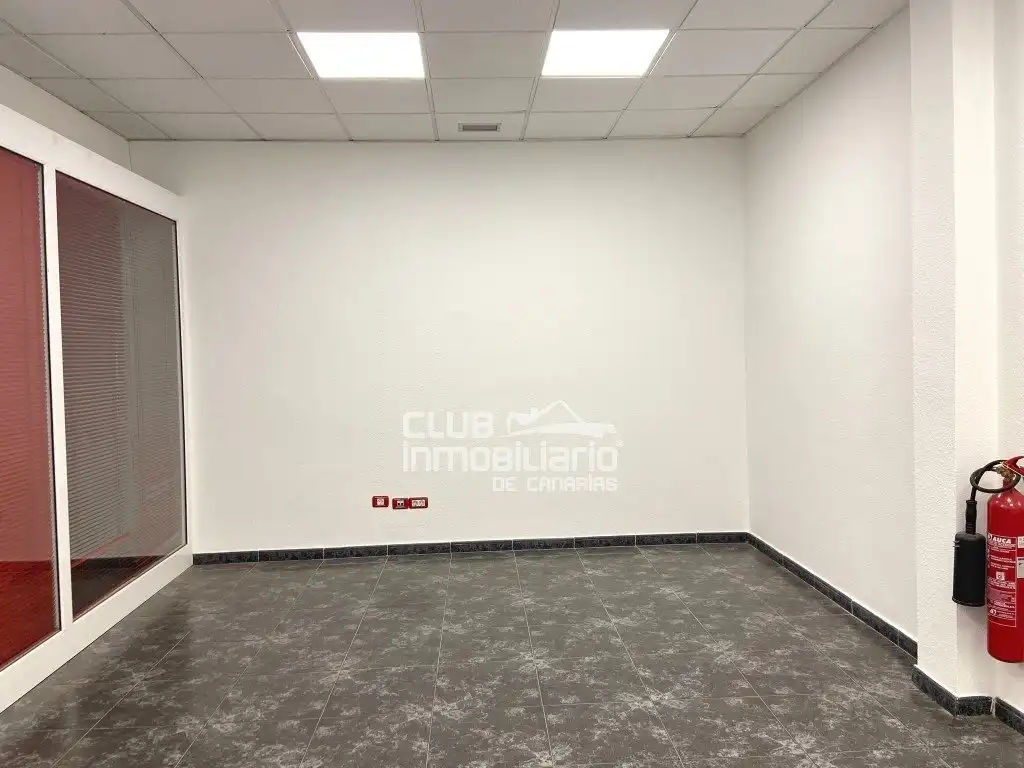 Commercial properties for rent in Santa Cruz de Tenerife  with Air Conditioner