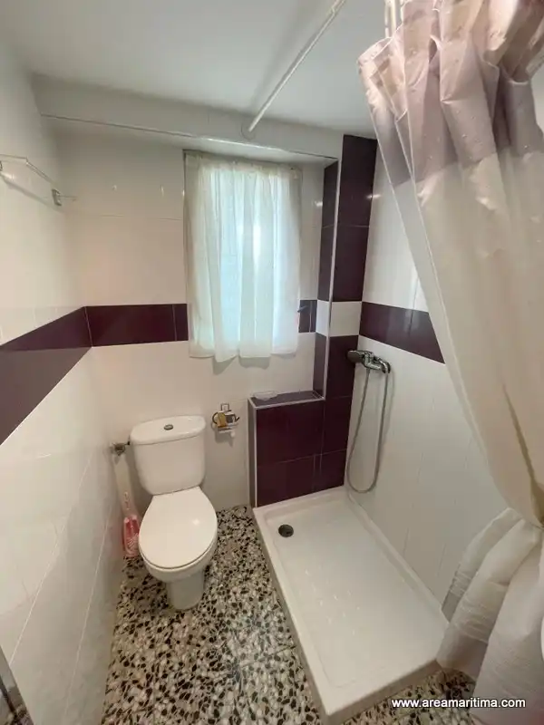 Baño de Piso en venta en Valencia con Amueblado, Horno y Lavadora