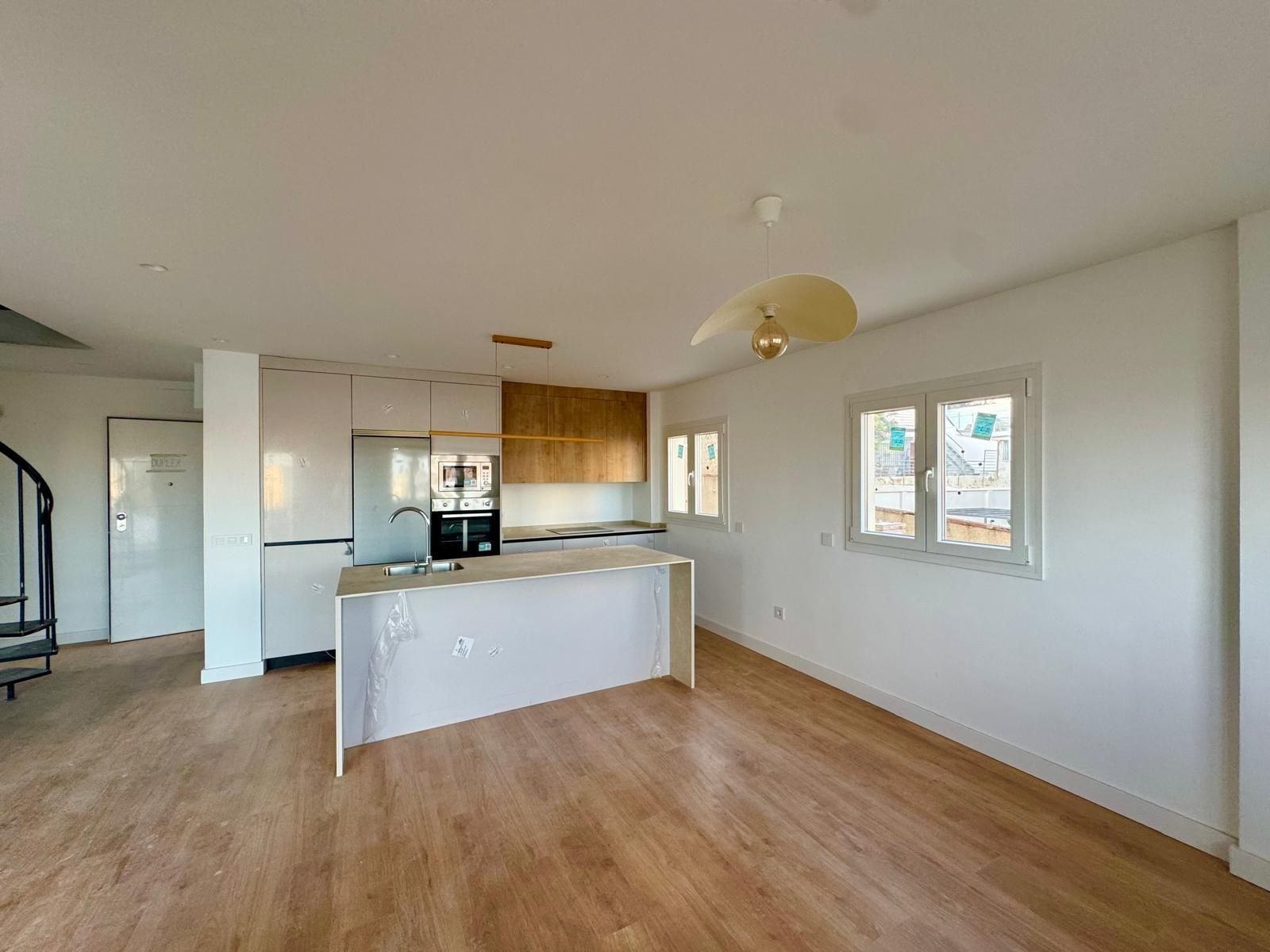 Cuina de Dúplex en venda en Torremolinos amb Jardí privat, Terrassa i Traster