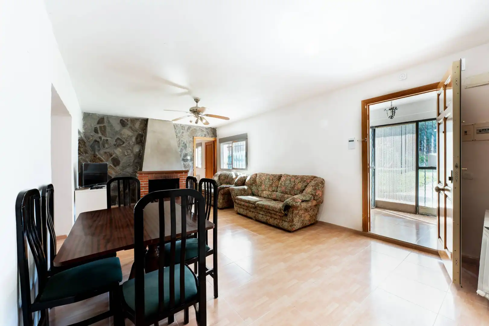 Sala de estar de Casa o chalet en venta en El Casar de Escalona con Calefacción, Terraza y Alarma