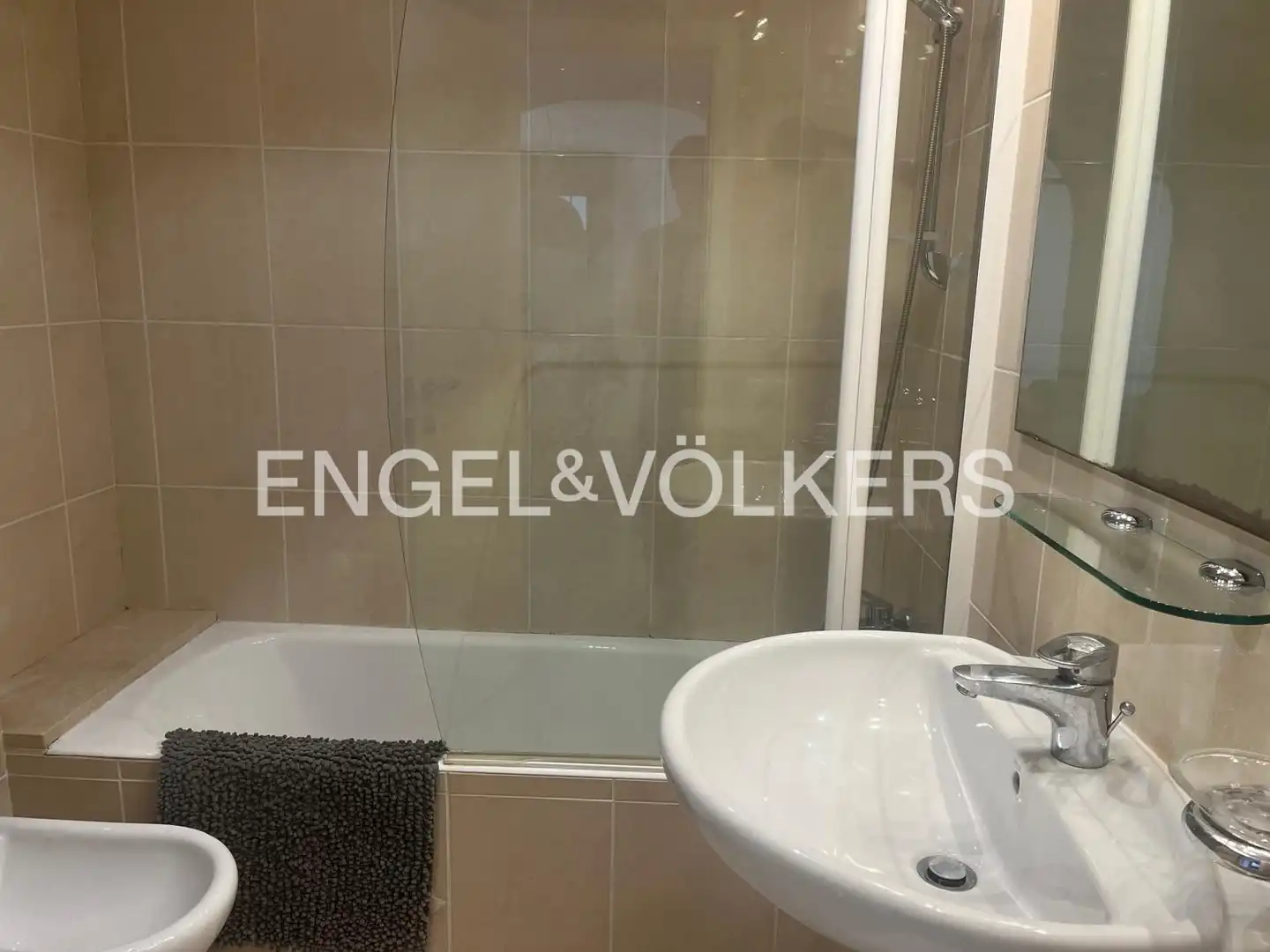 Baño de Casa adosada de alquiler en Oliva con Aire acondicionado, Calefacción y Jardín privado
