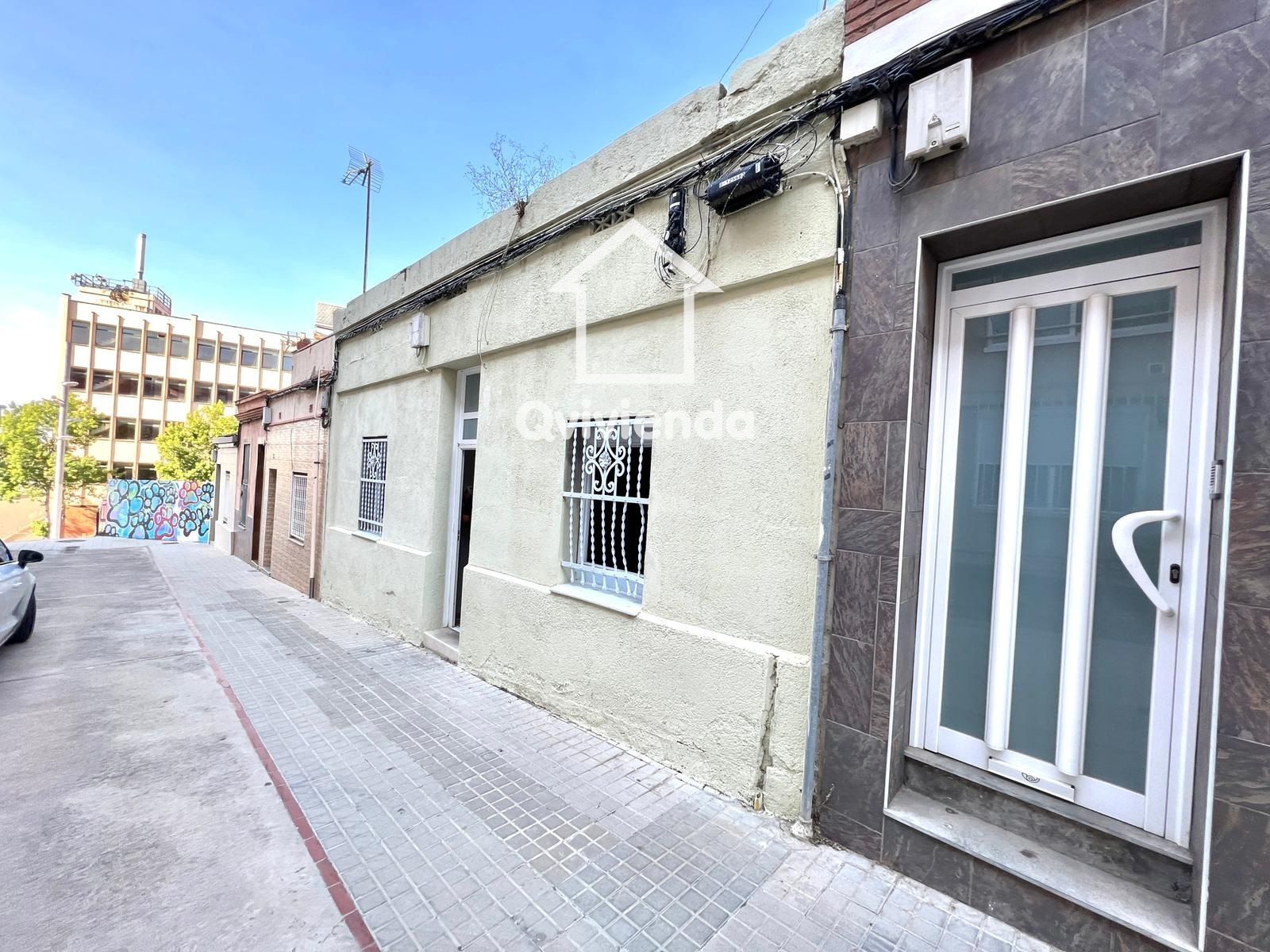 Vista exterior de Casa adosada en venda en Sabadell