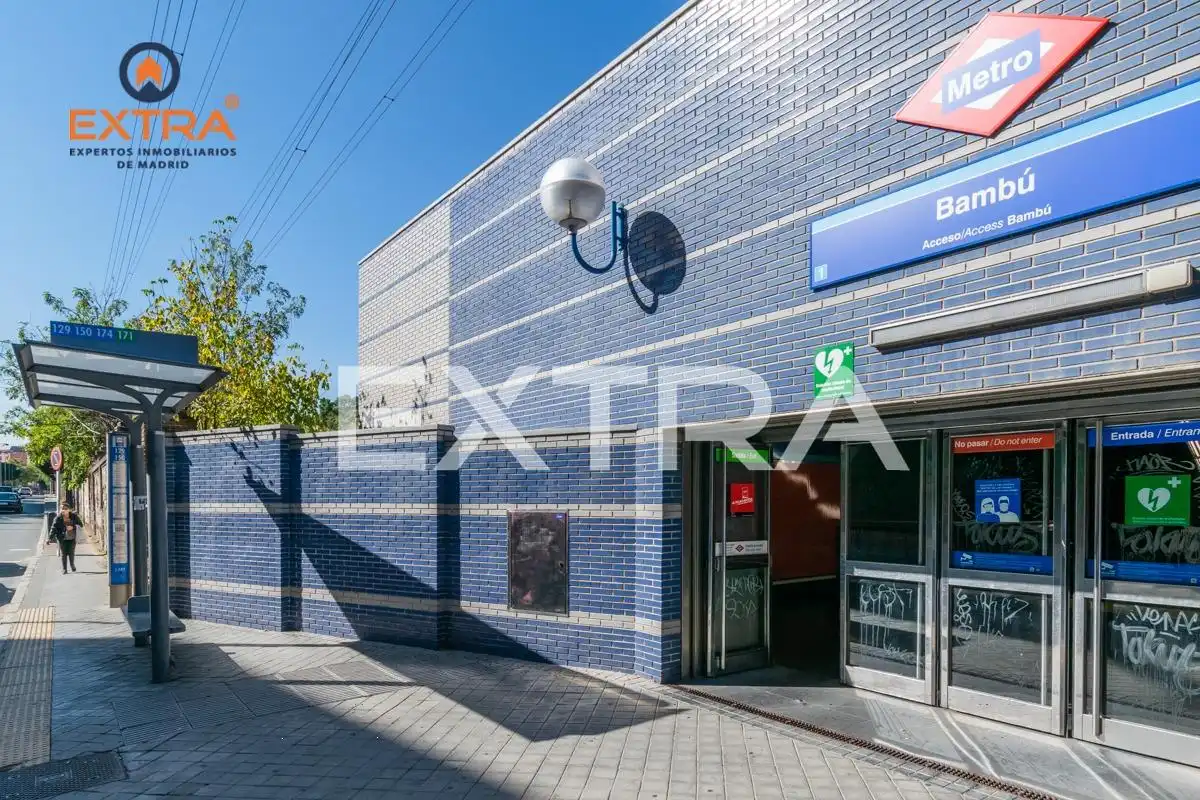 Vista exterior de Pis en venda en Madrid amb Calefacció, Parquet i Piscina comunitària