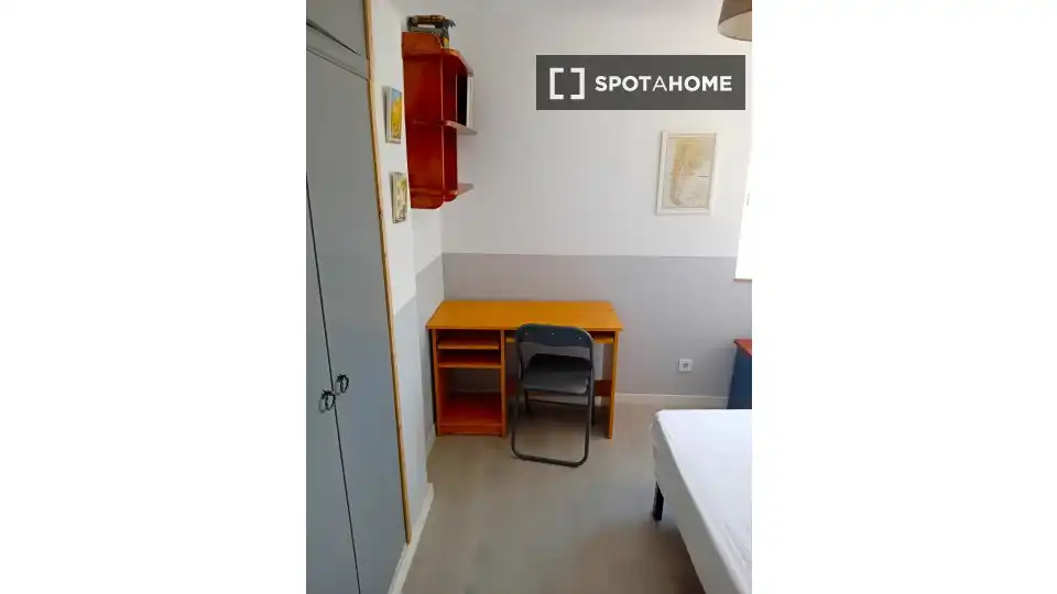 Dormitori de Apartament per a compartir en Madrid amb Aire condicionat, Calefacció i Terrassa