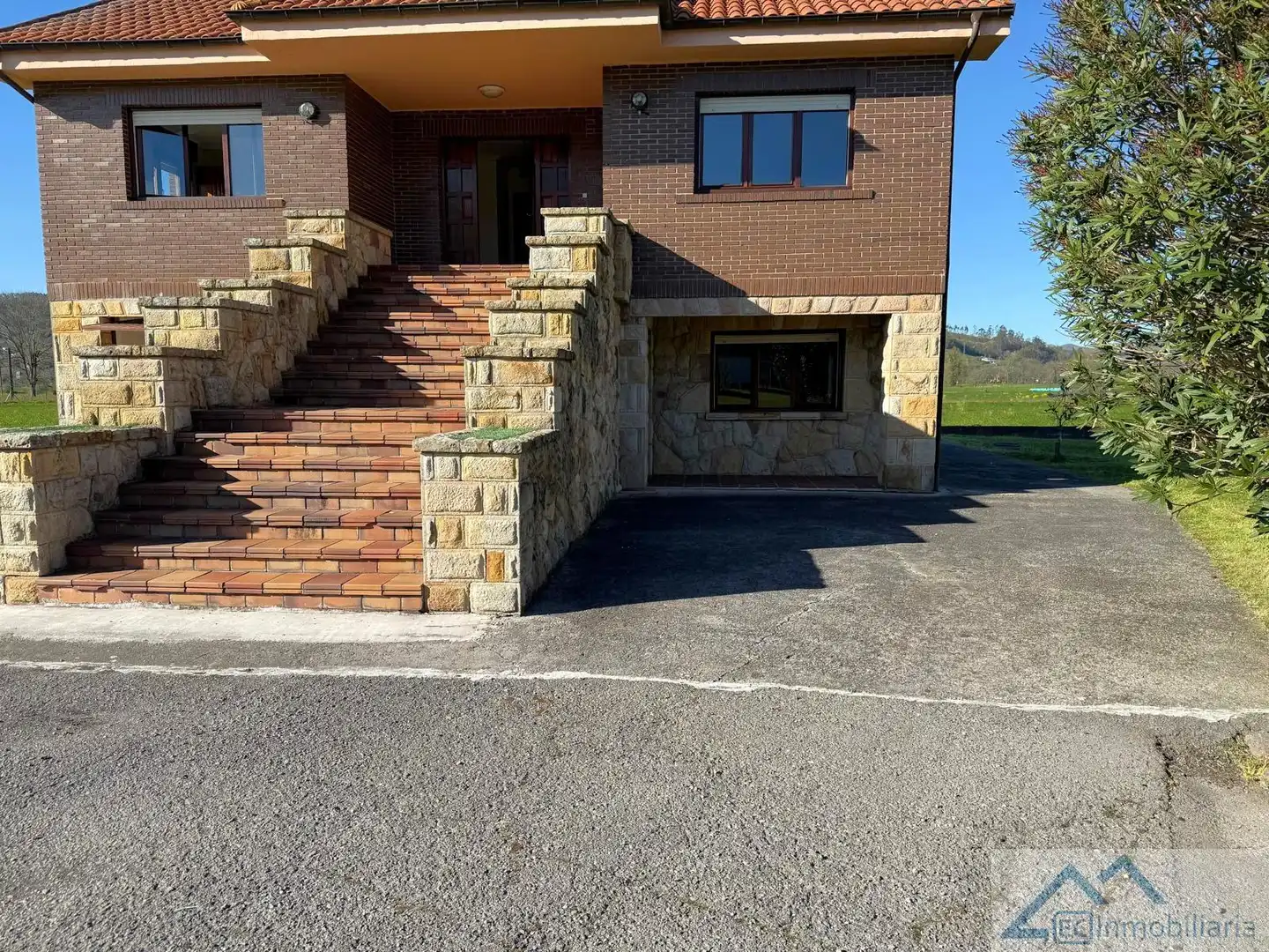 Vista exterior de Casa o xalet en venda en Santa María de Cayón amb Traster