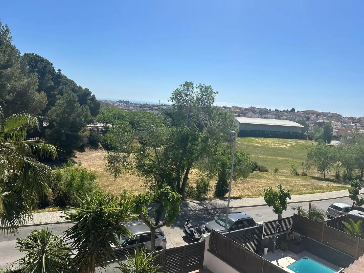 Vista exterior de Casa adosada en venta en Vilanova i la Geltrú con Aire acondicionado, Calefacción y Jardín privado