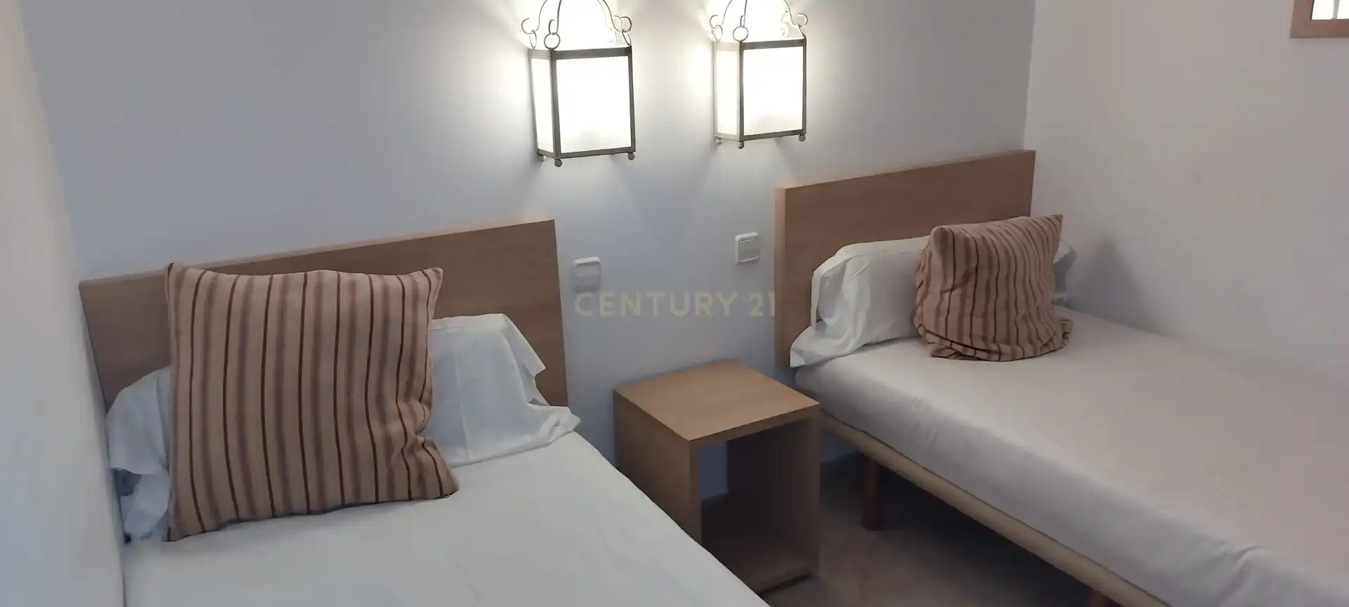 Schlafzimmer von Maisonette zum Verkauf in Manilva mit Klimaanlage, Privatgarten und Schwimmbad