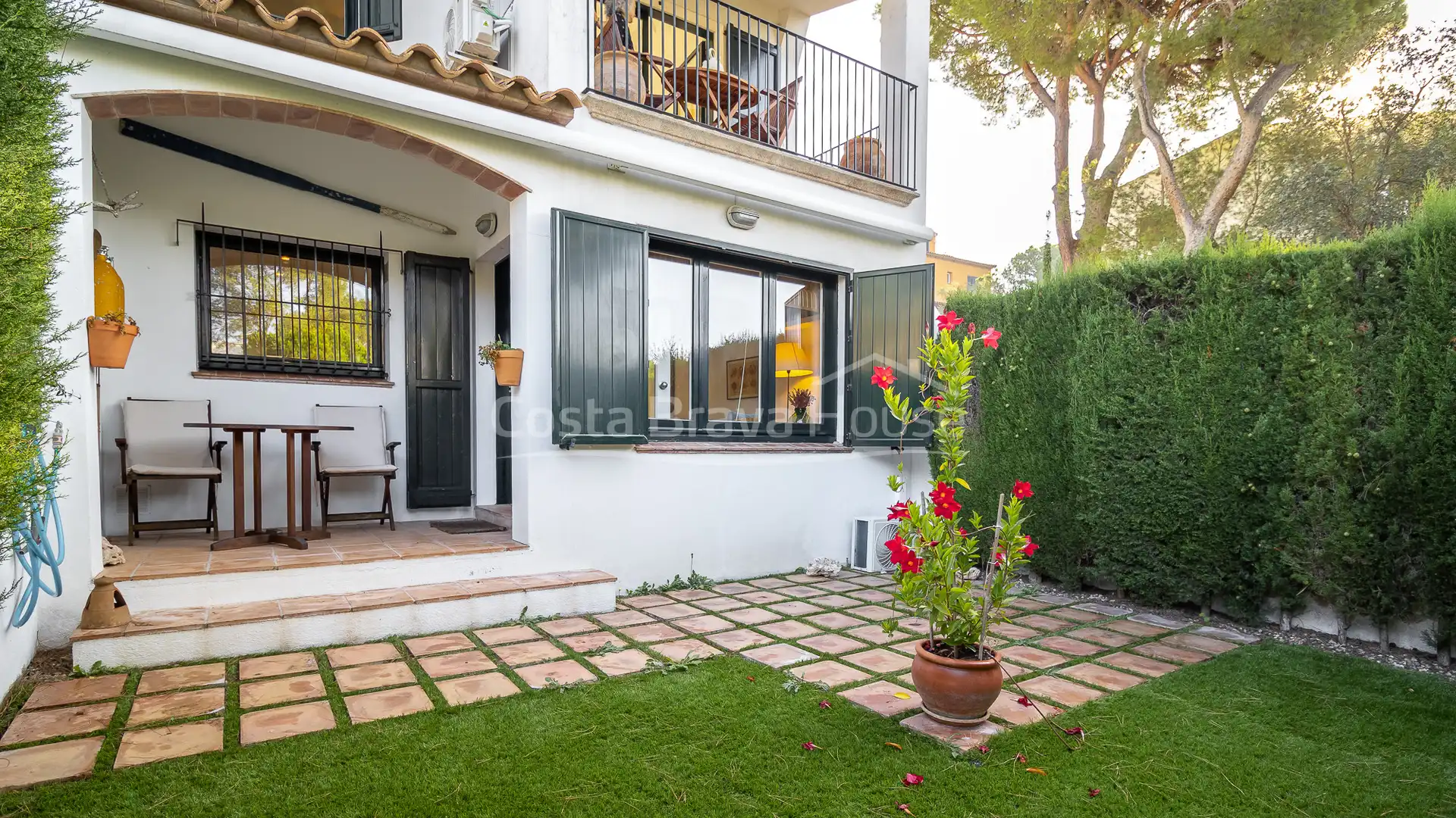 Garten von Einfamilien-Reihenhaus zum Verkauf in Palafrugell mit Klimaanlage, Heizung und Privatgarten