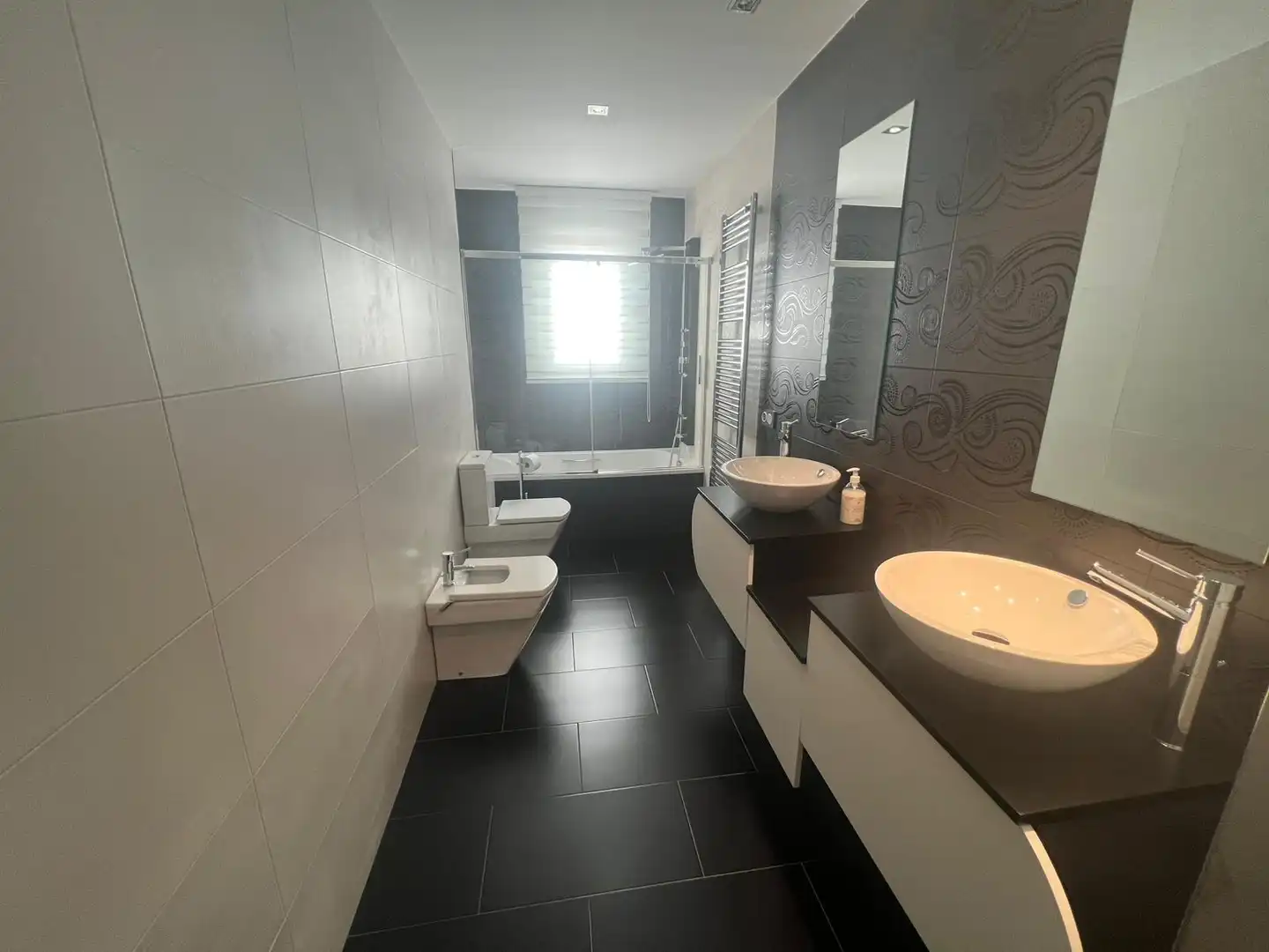 Baño de Casa adosada en venta en Carrión de Calatrava con Aire acondicionado, Calefacción y Jardín privado