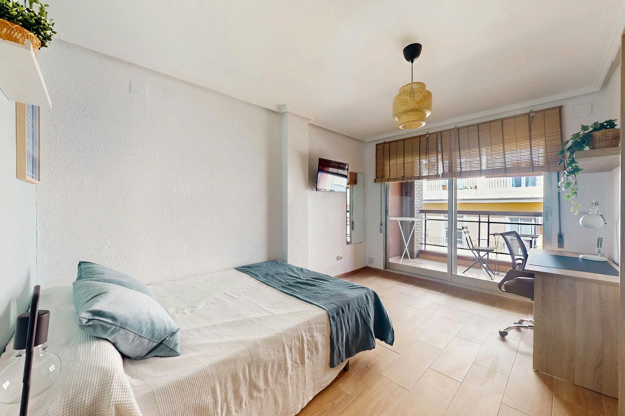 Bedroom of Flat to share in  Valencia Capital  with Furnished, Washing machine and TV