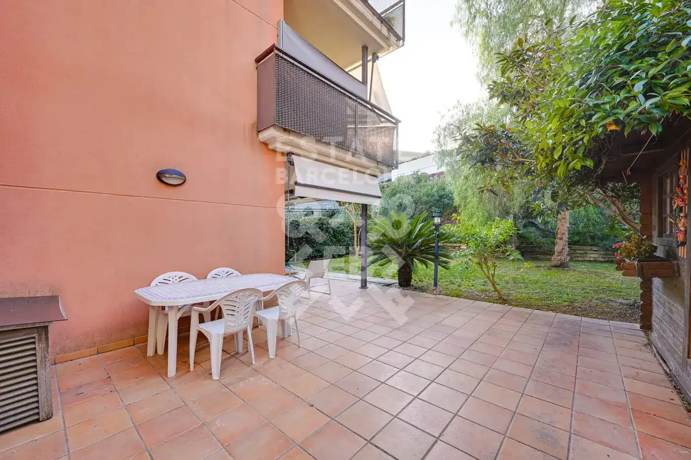 Garten von Wohnung zum Verkauf in Lloret de Mar mit Klimaanlage, Heizung und Privatgarten