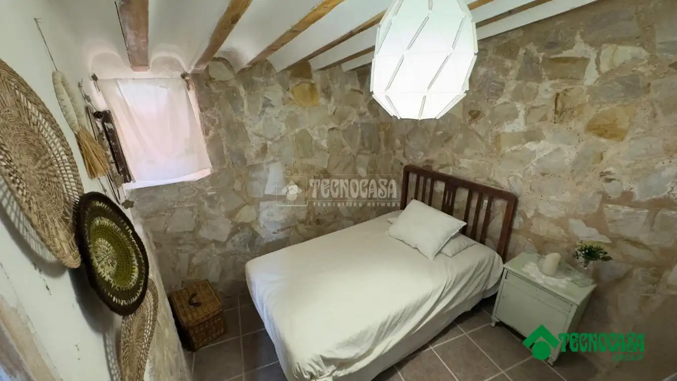 Habitación de Casa adosada en venta en Zafra de Záncara con Aire acondicionado, Calefacción y Amueblado