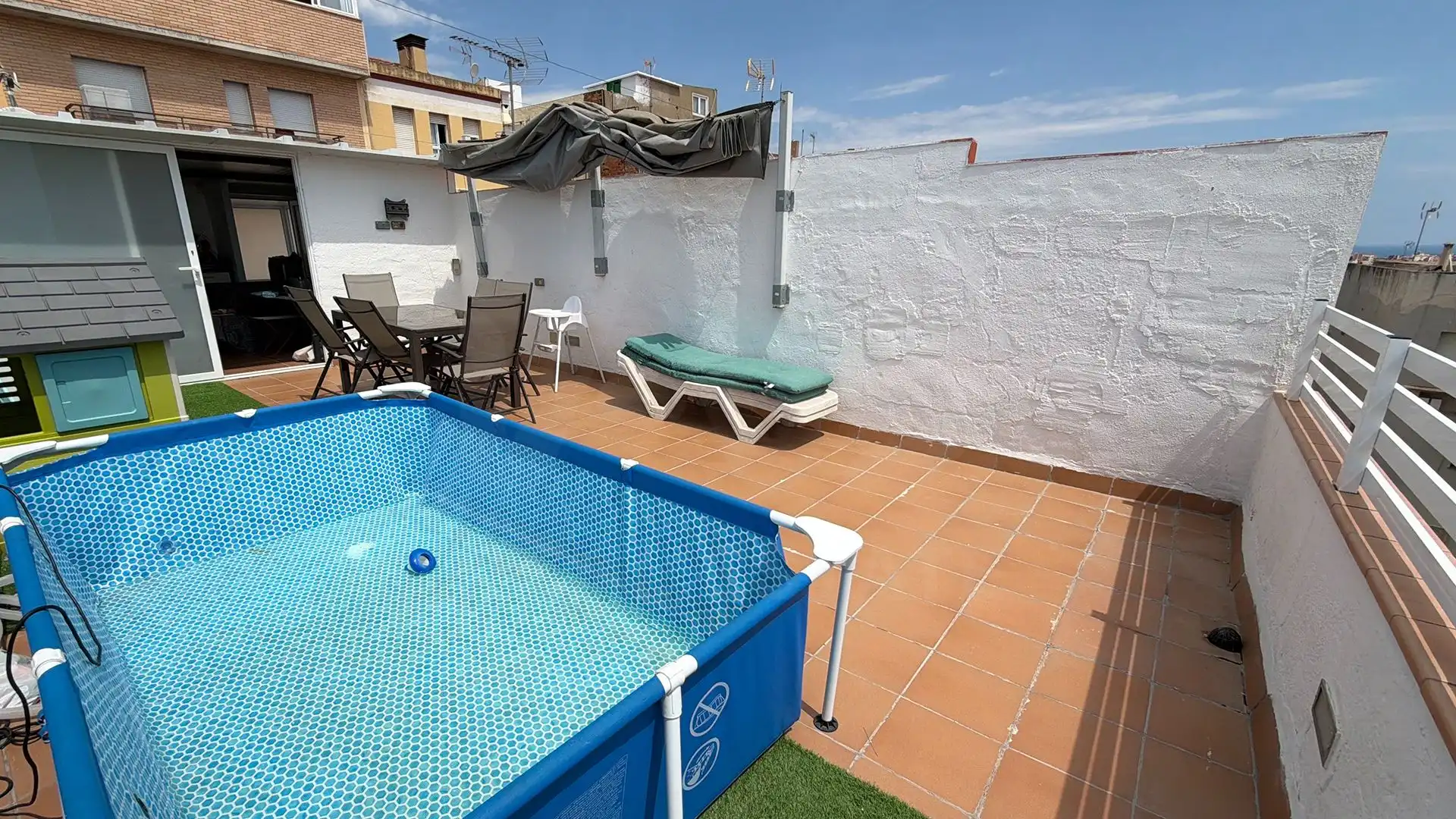 Piscina de Casa adosada en venda en Mataró amb Aire condicionat i Calefacció