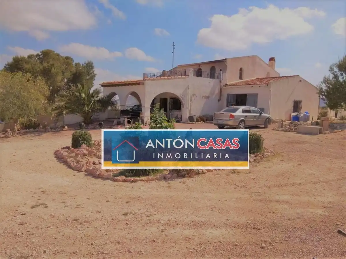 Finca rústica en venda a Novelda