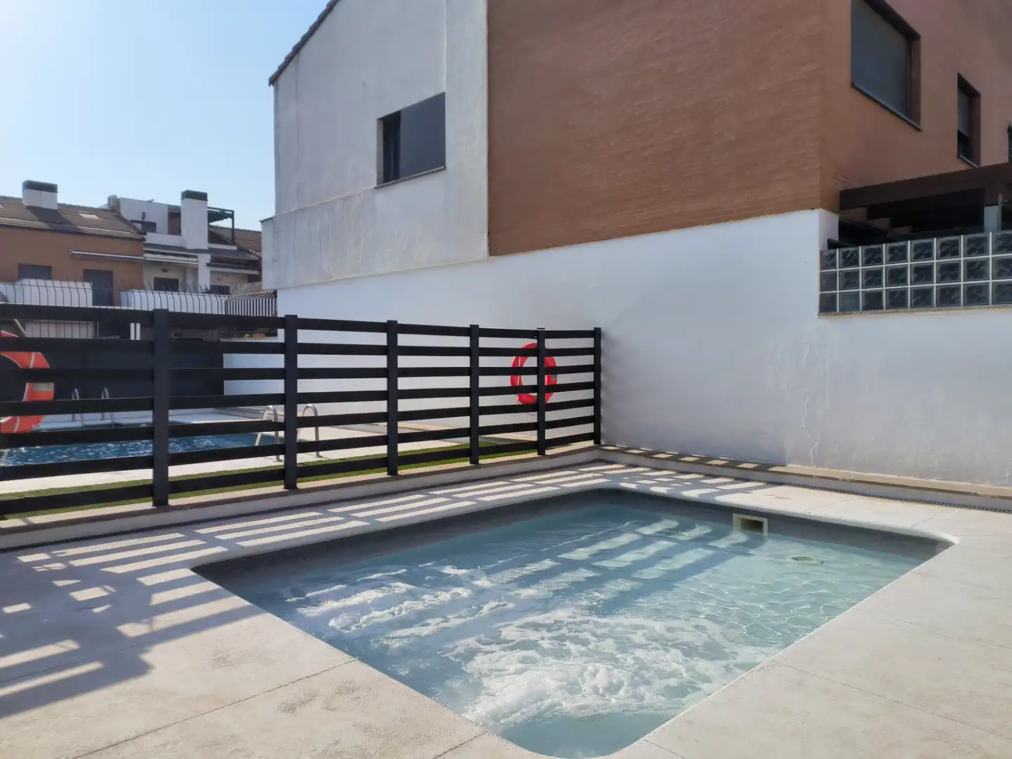 Piscina de Casa adosada en venda en Sevilla amb Aire condicionat, Calefacció i Terrassa