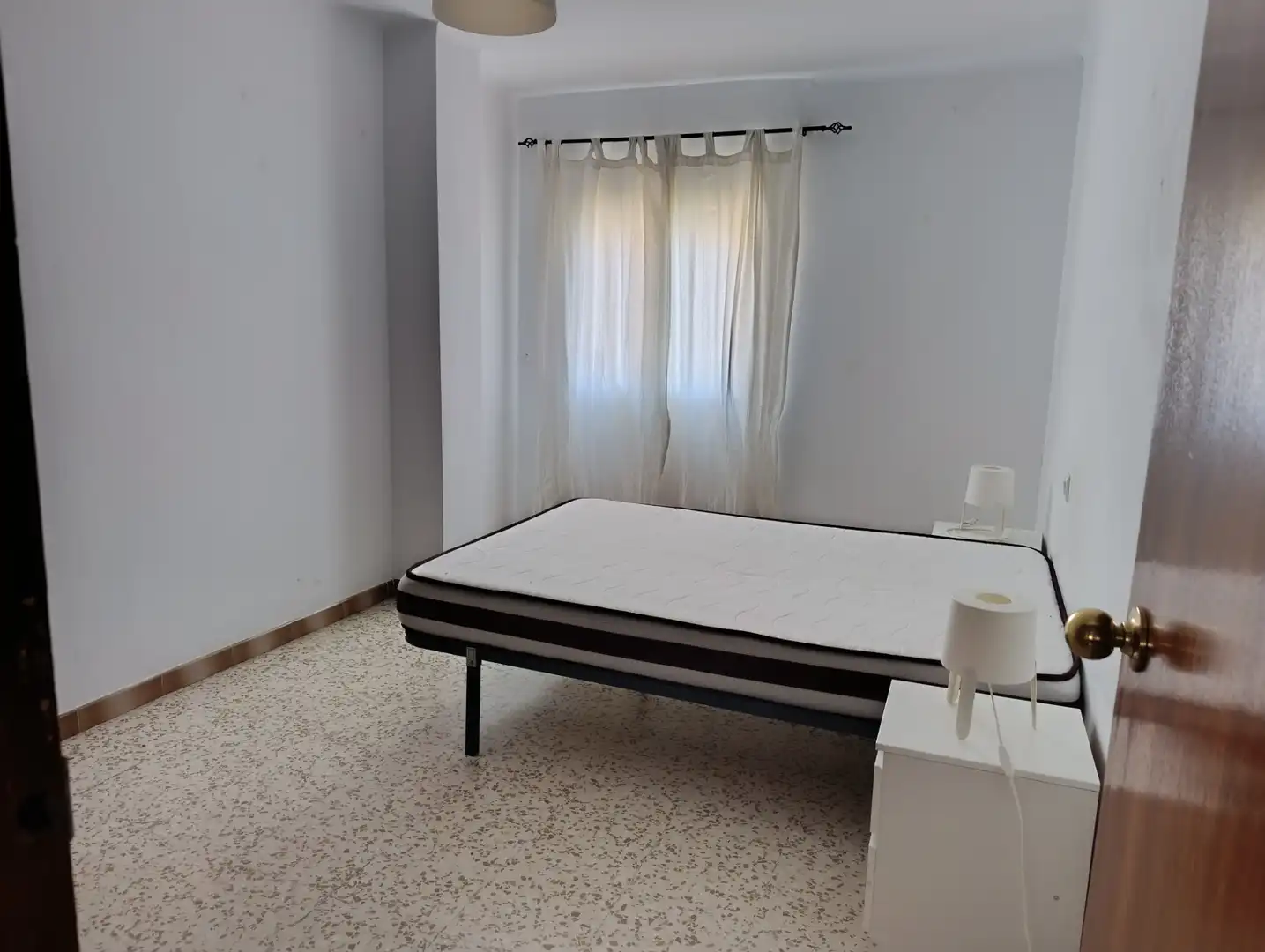 Habitación de Piso de alquiler en Dos Hermanas con Aire acondicionado, Terraza y Amueblado