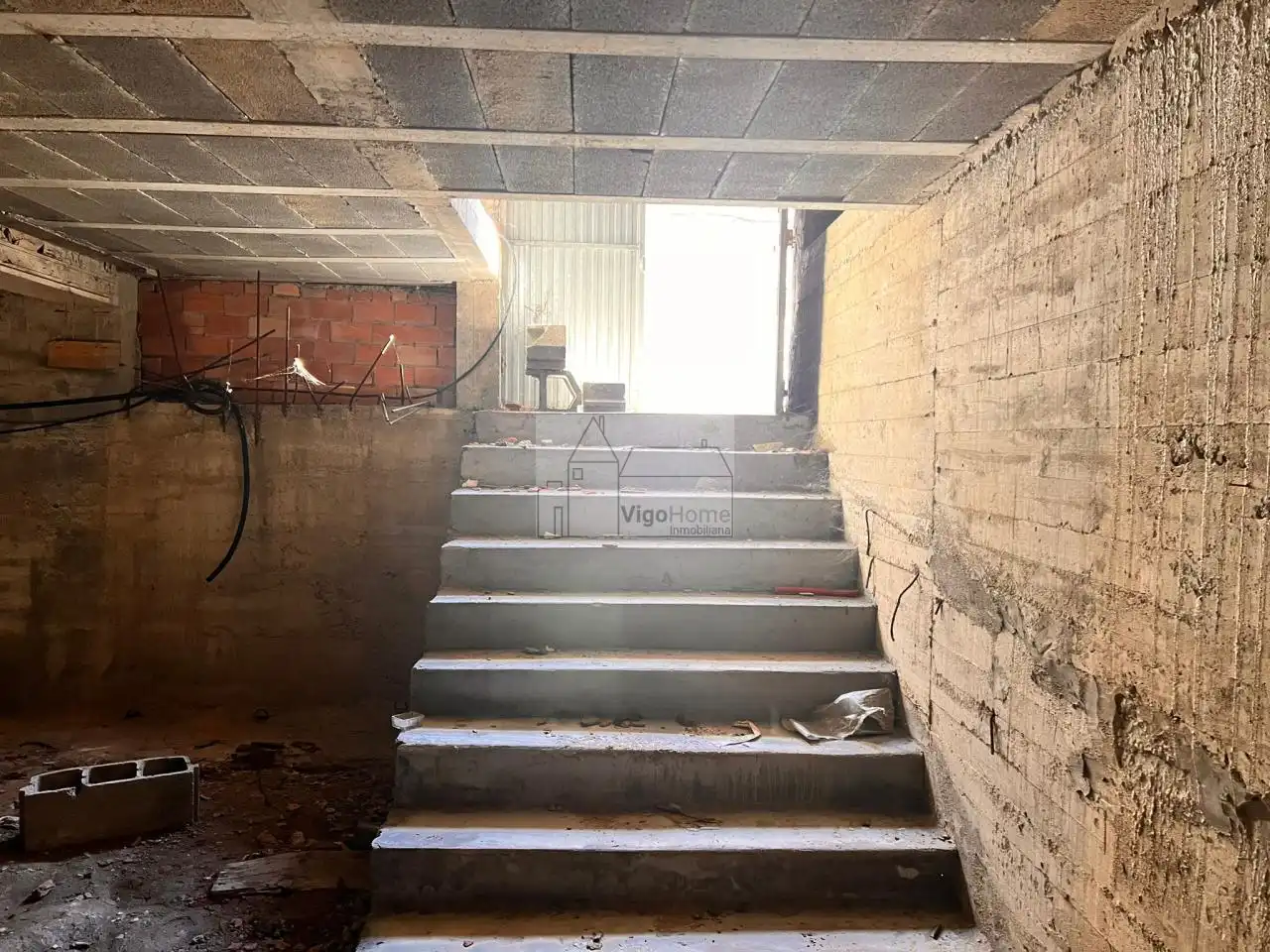 Planta baja en venta en Vigo  con Calefacción