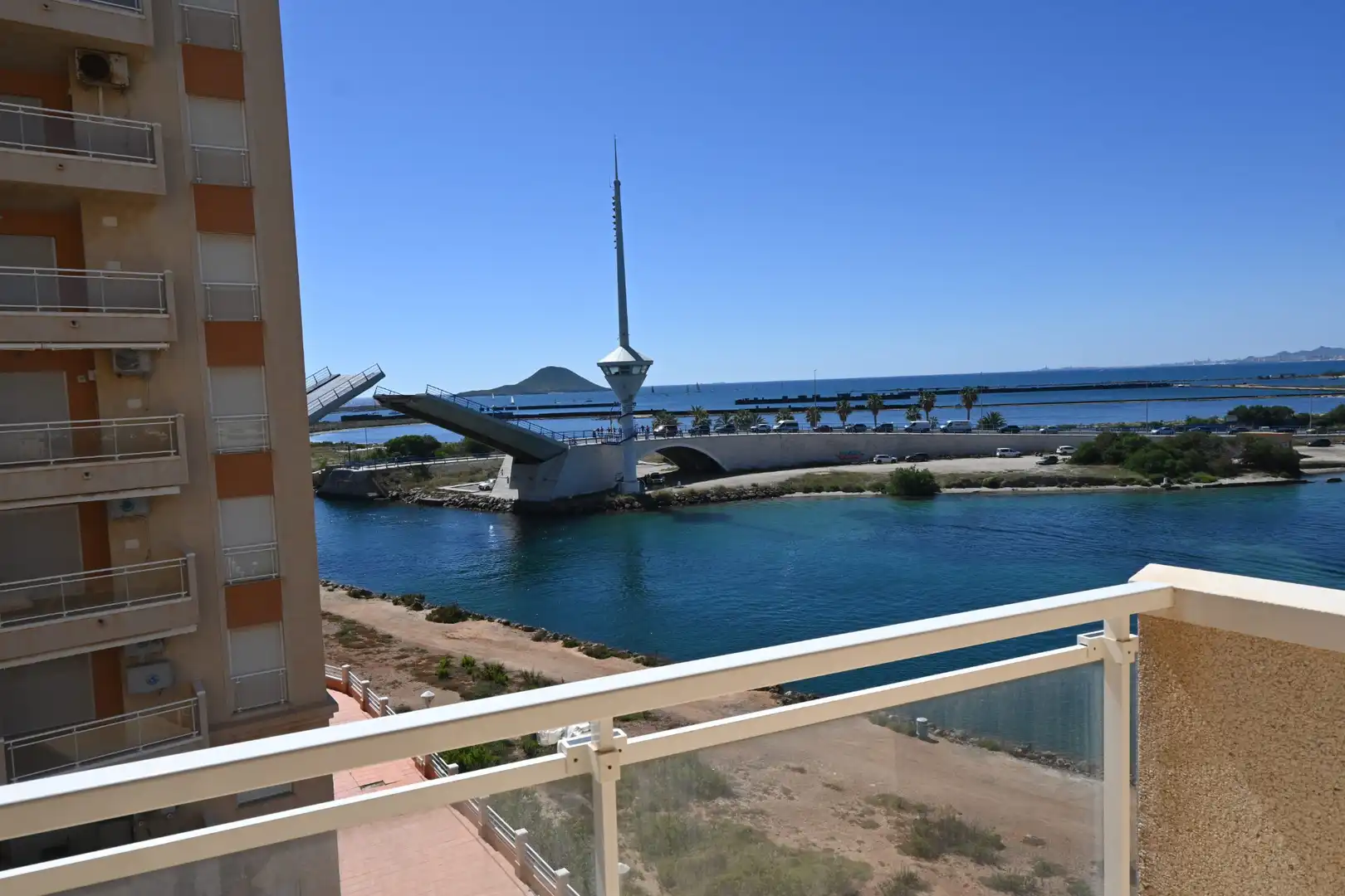 Terraza de Apartamento en venta en La Manga del Mar Menor con Terraza, Amueblado y Horno