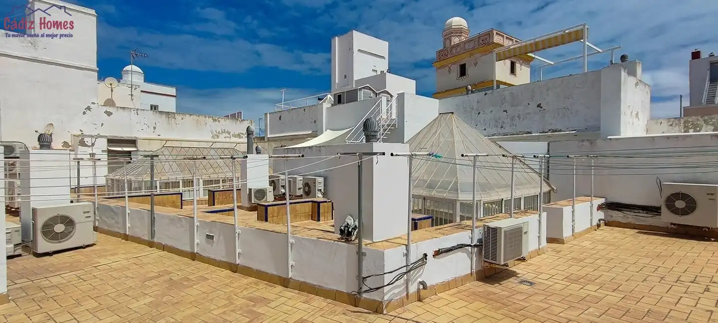 Exterior view of Flat for sale in Cádiz  with Air Conditioner, Heating and Parquet flooring