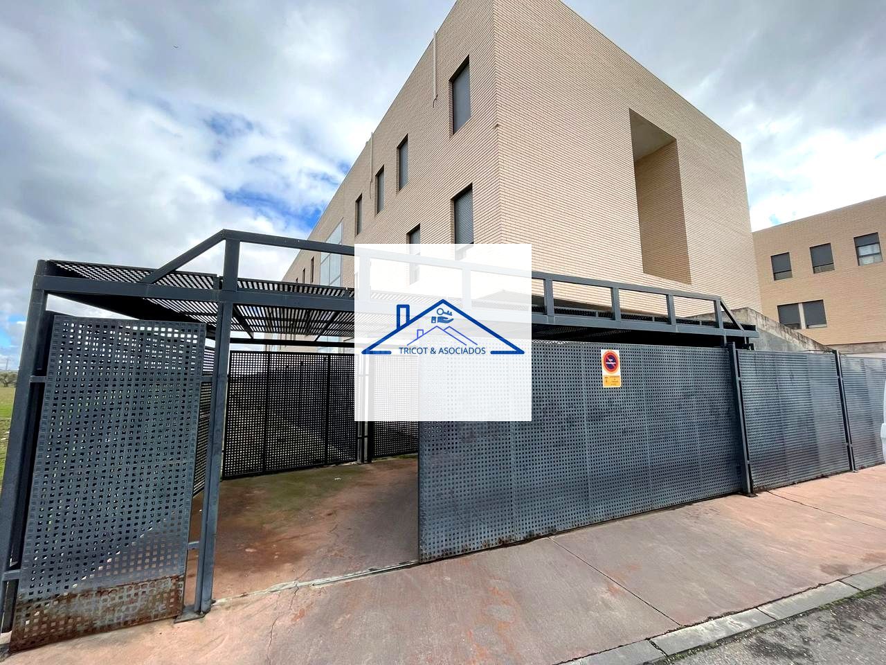 Vista exterior de Garatge en venda en Torrijos