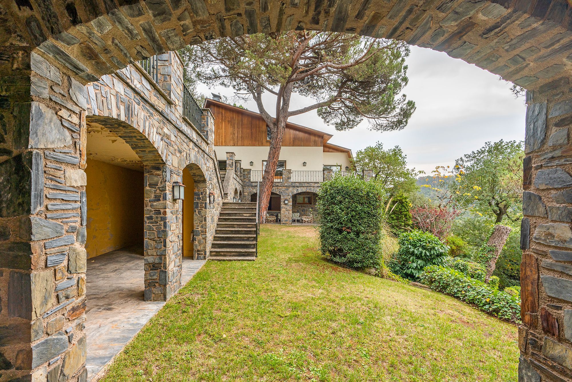 Vista exterior de Casa o xalet en venda en Sant Quirze Safaja amb Jardí privat, Parquet i Terrassa