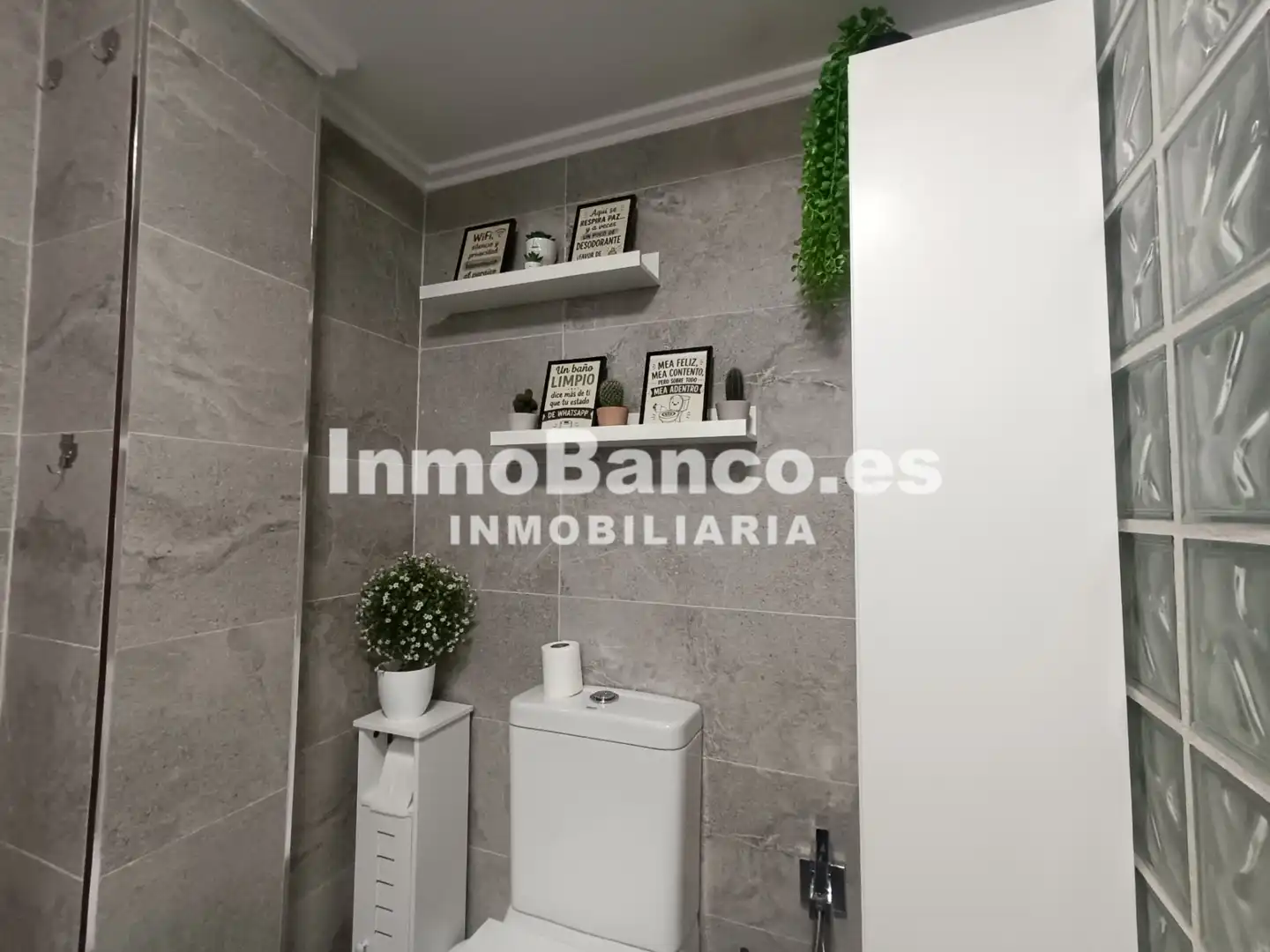 Bathroom of Flat for sale in Alaquàs, Valencia