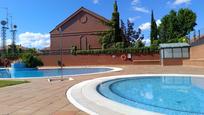 Piscina de Casa o xalet en venda en  Logroño amb Terrassa i Piscina